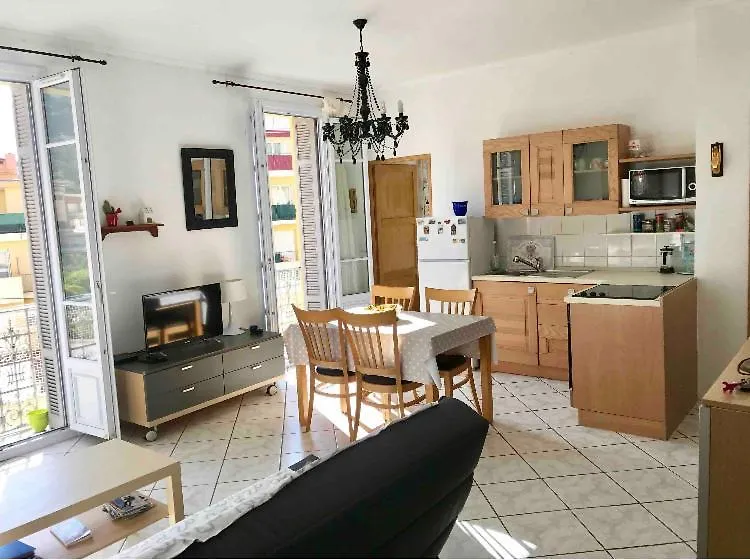 Appartement Beau 3 pieces proche centre à Menton 0*,  France